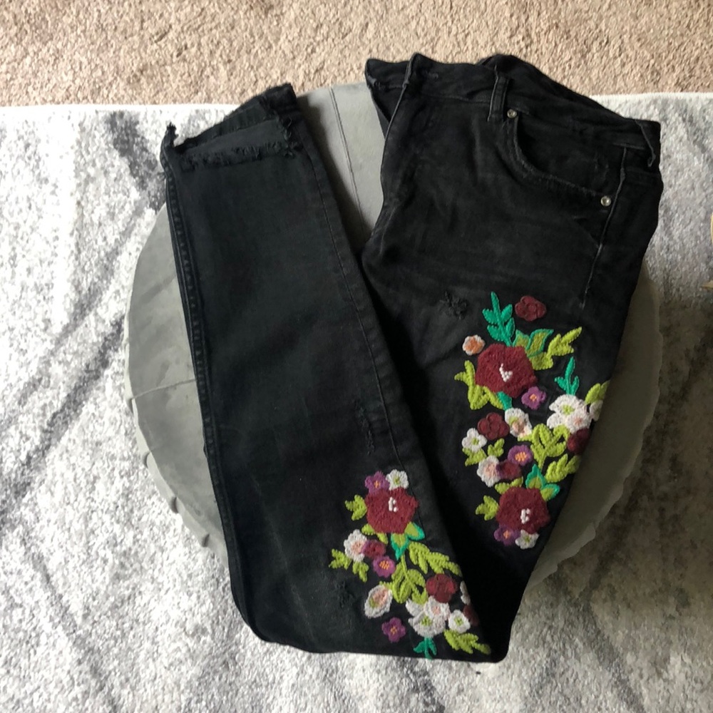 Black Skinny Jeans w/ floral embroidery